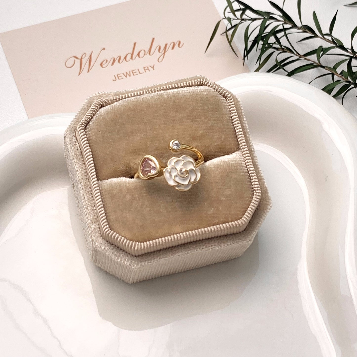 GOLDEN FLOWER HEART OPEN RING
