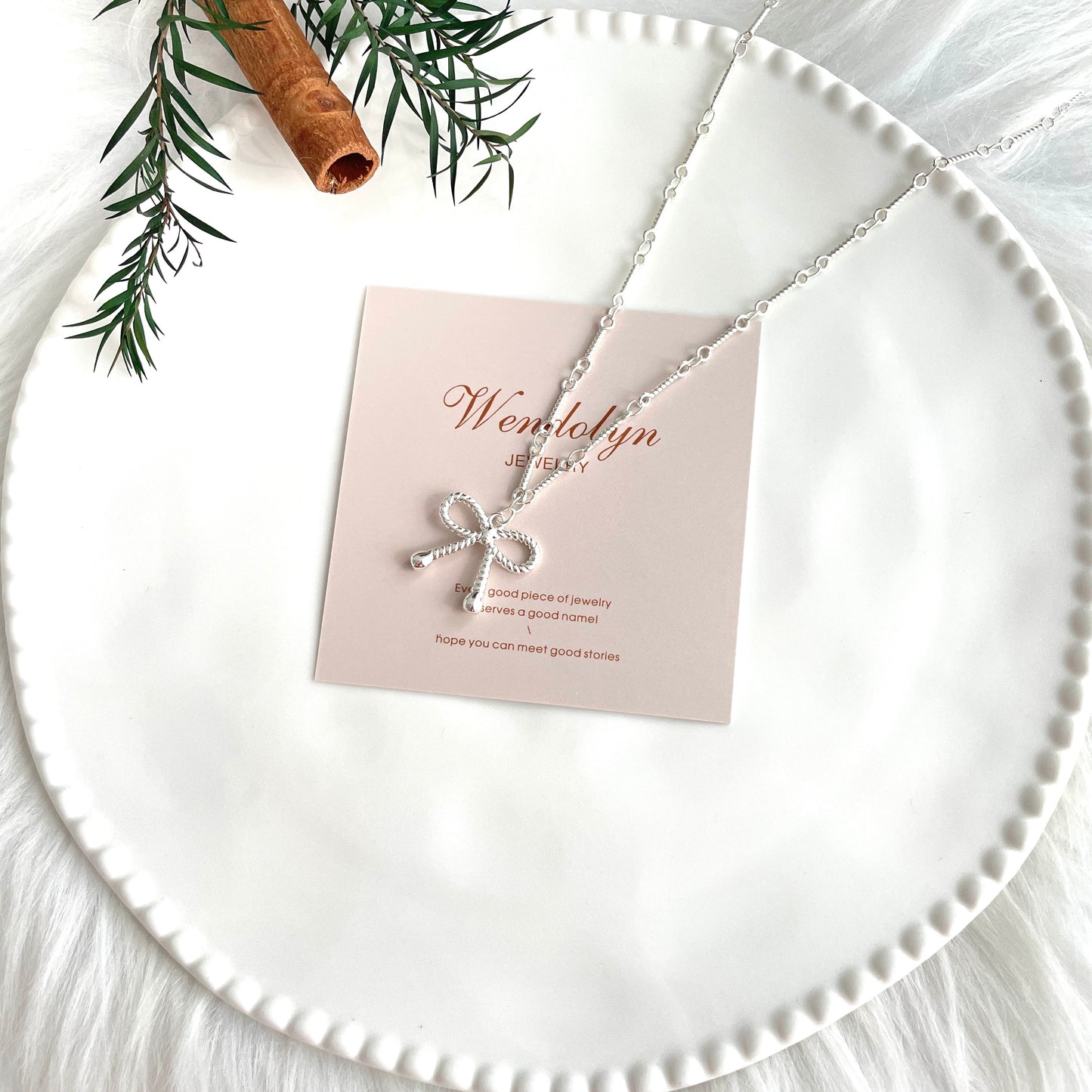Sliver Pearl Bowknot Necklace