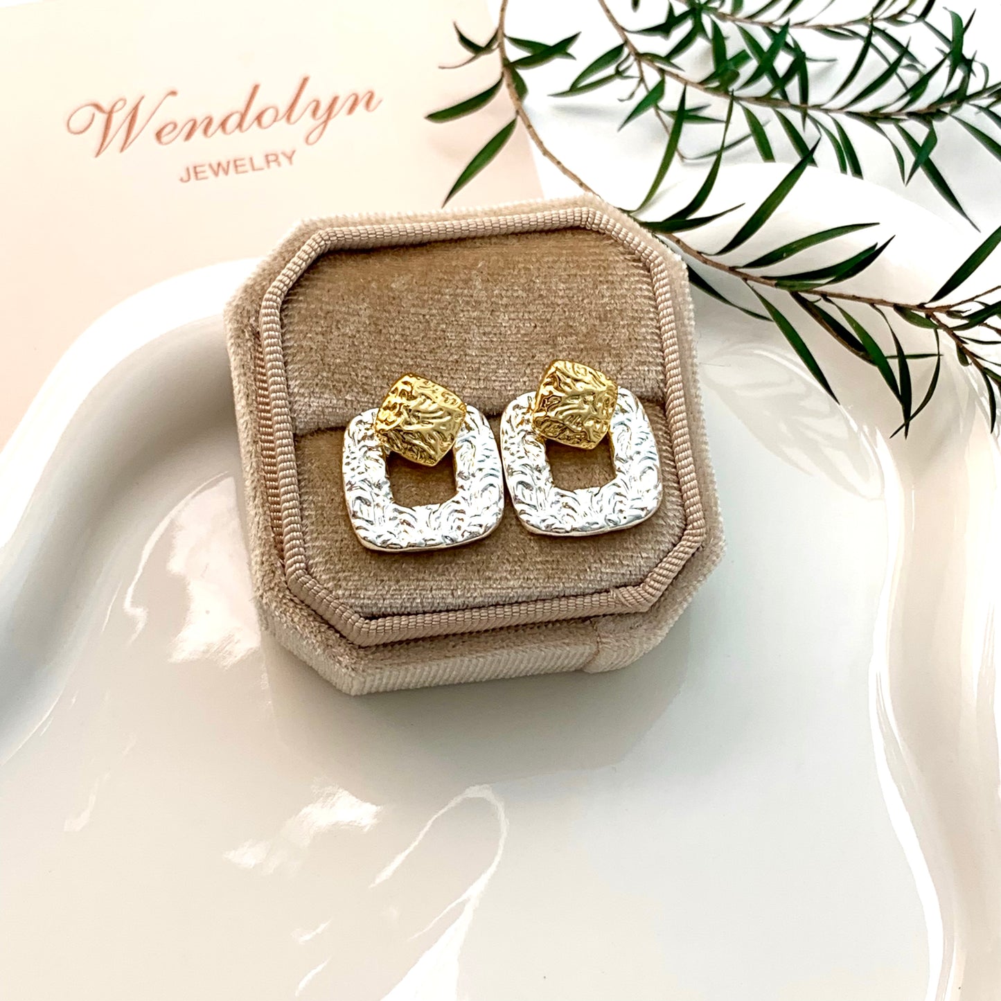 SQUARE CONTRAST EARRINGS