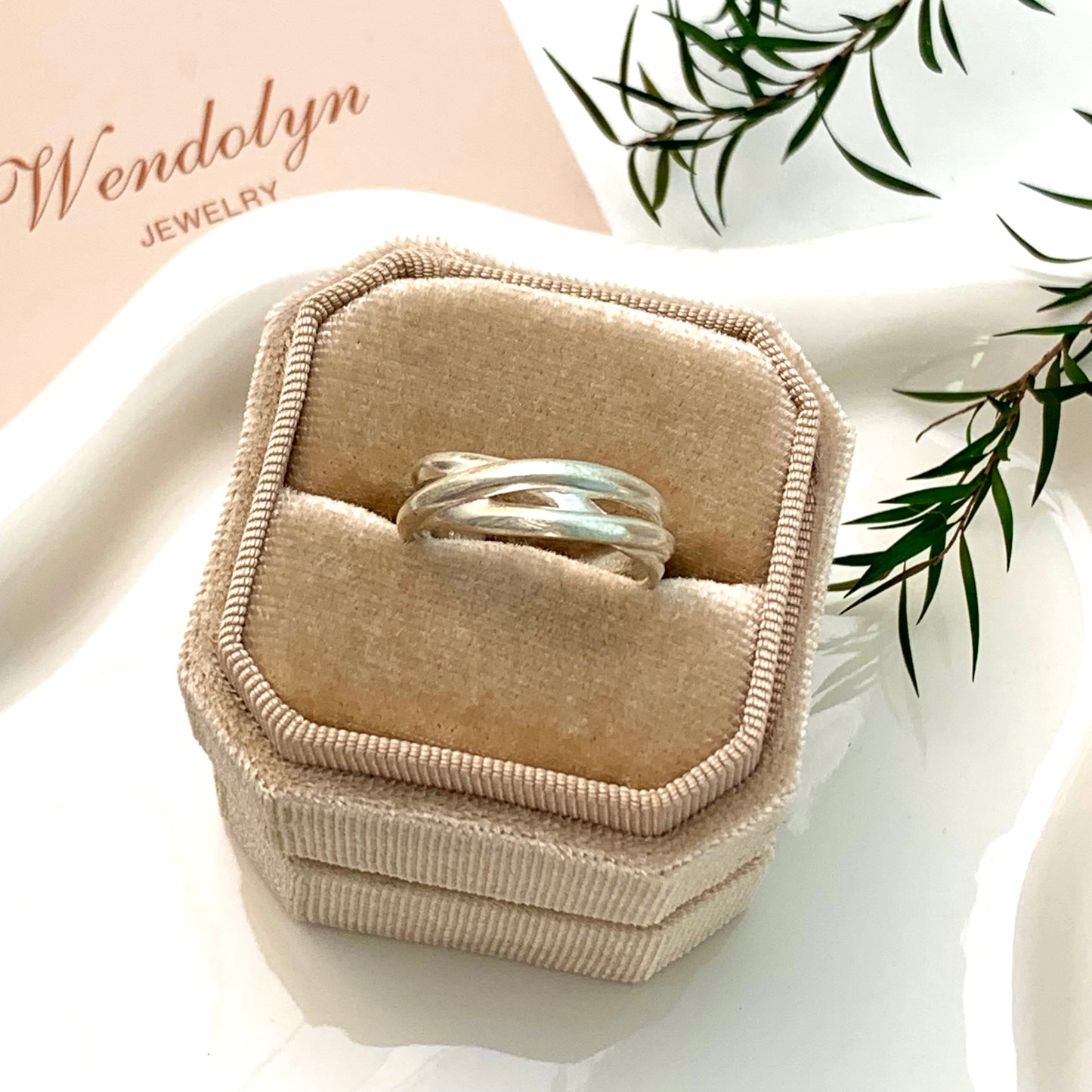 SLIVER DESIGN CROSS OPEN RING