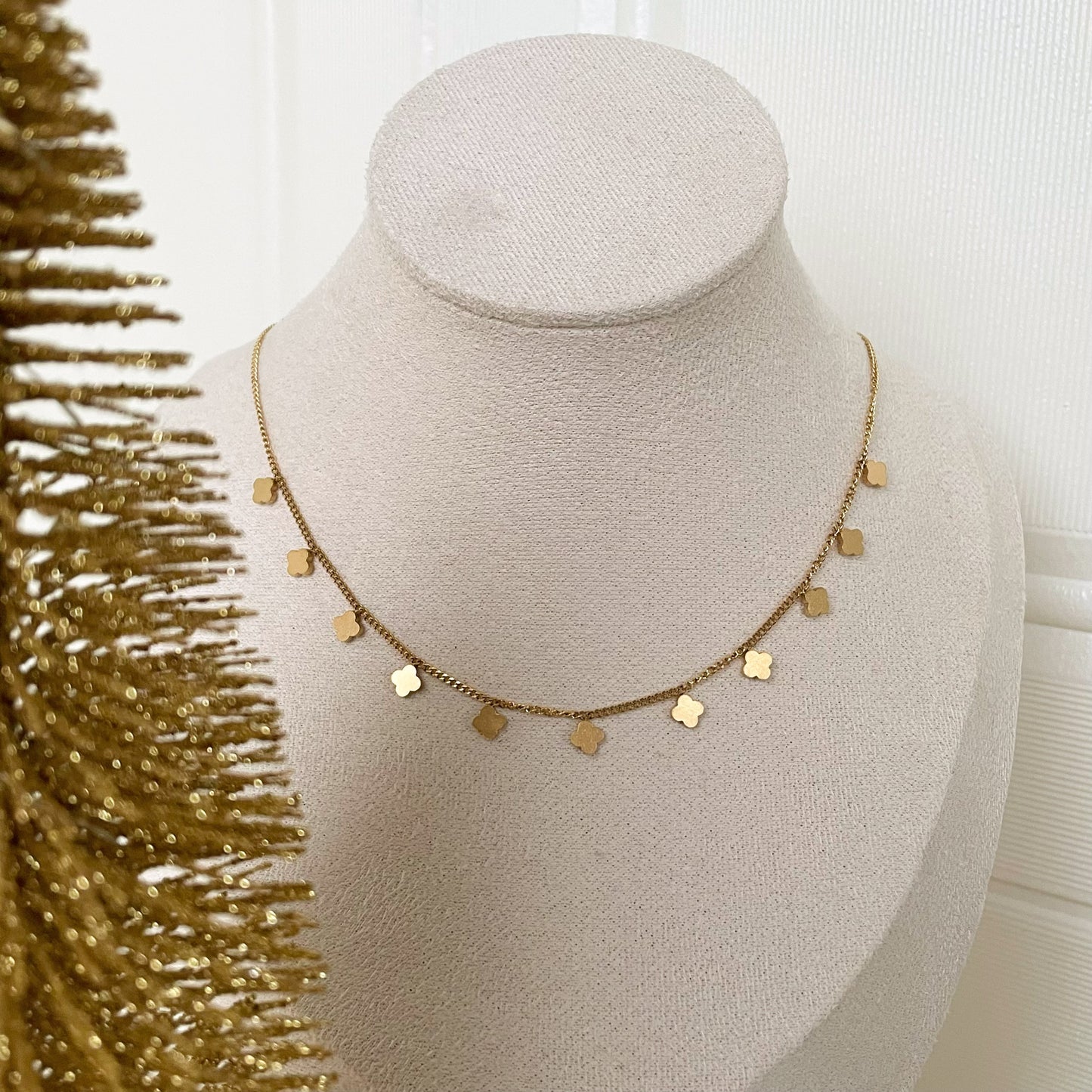 SMALL CLOVER NECKLACE