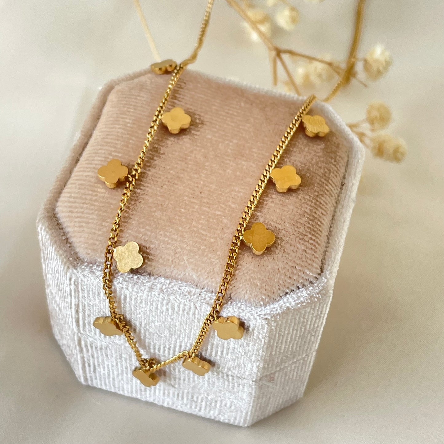 LEAF TESSEL NECKLACE