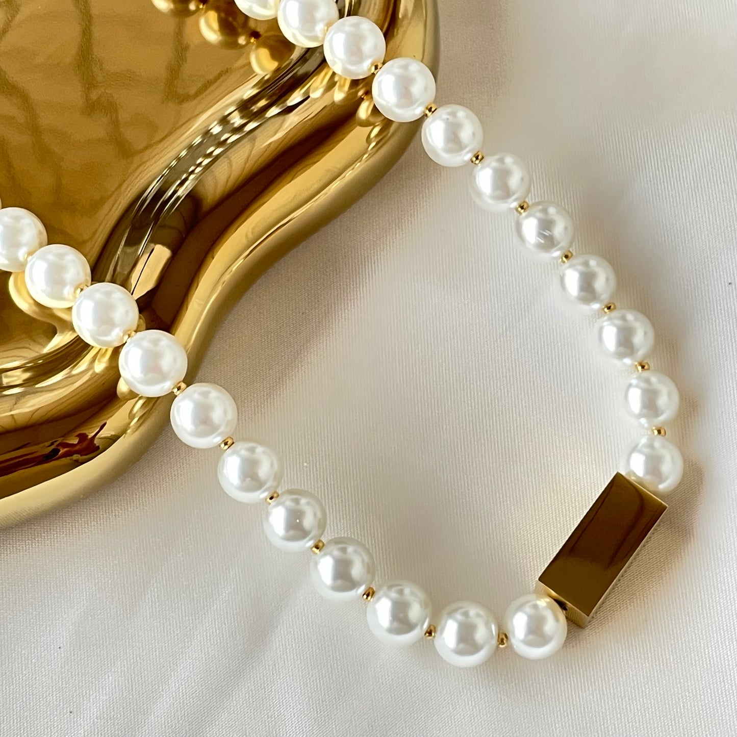 GOLDEN PEARL NECKLACE