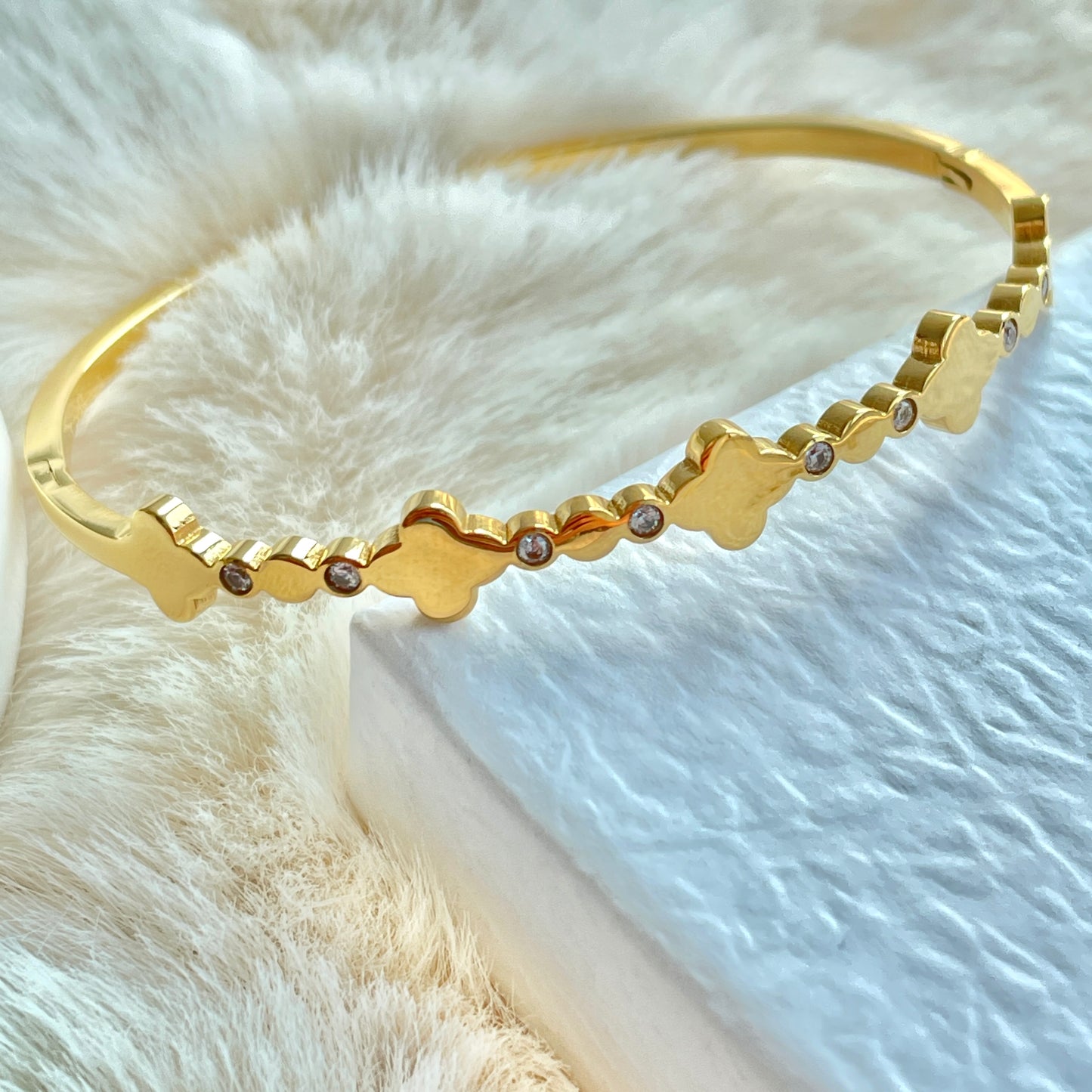 FOUR-LEAF DIAMOND CLOVER BRACELET