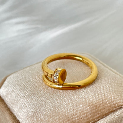 NAIL DIAMOND RING