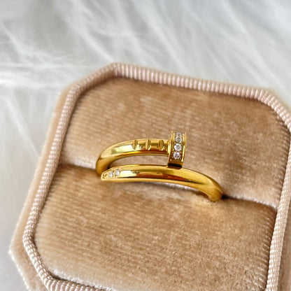 NAIL DIAMOND RING