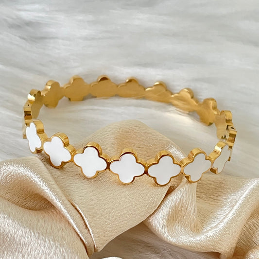 WHITE CLOVERS BRACELET