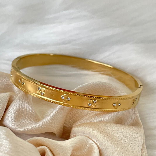 CROSS CLOVER BRACELET