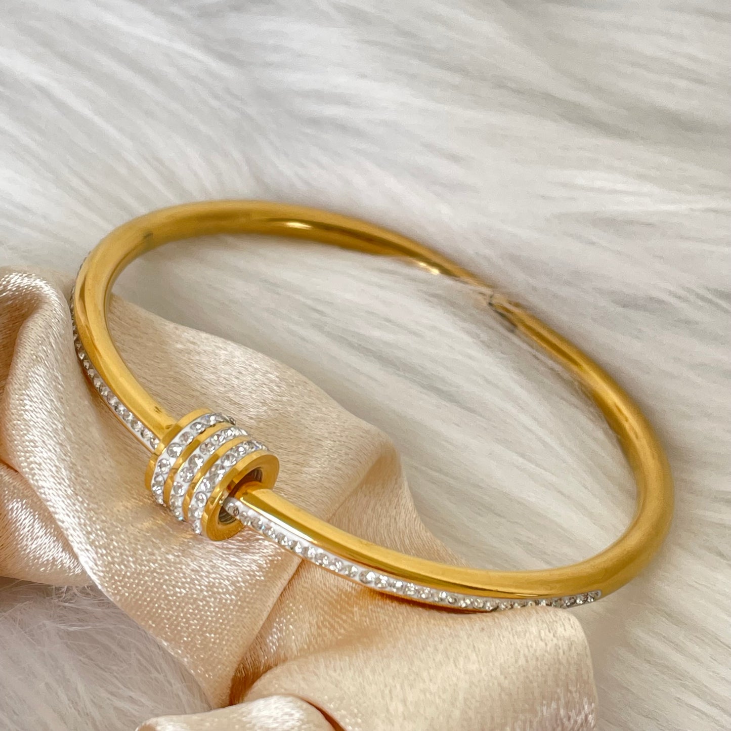 CYLINDRICAL DIAMOND BRACELET