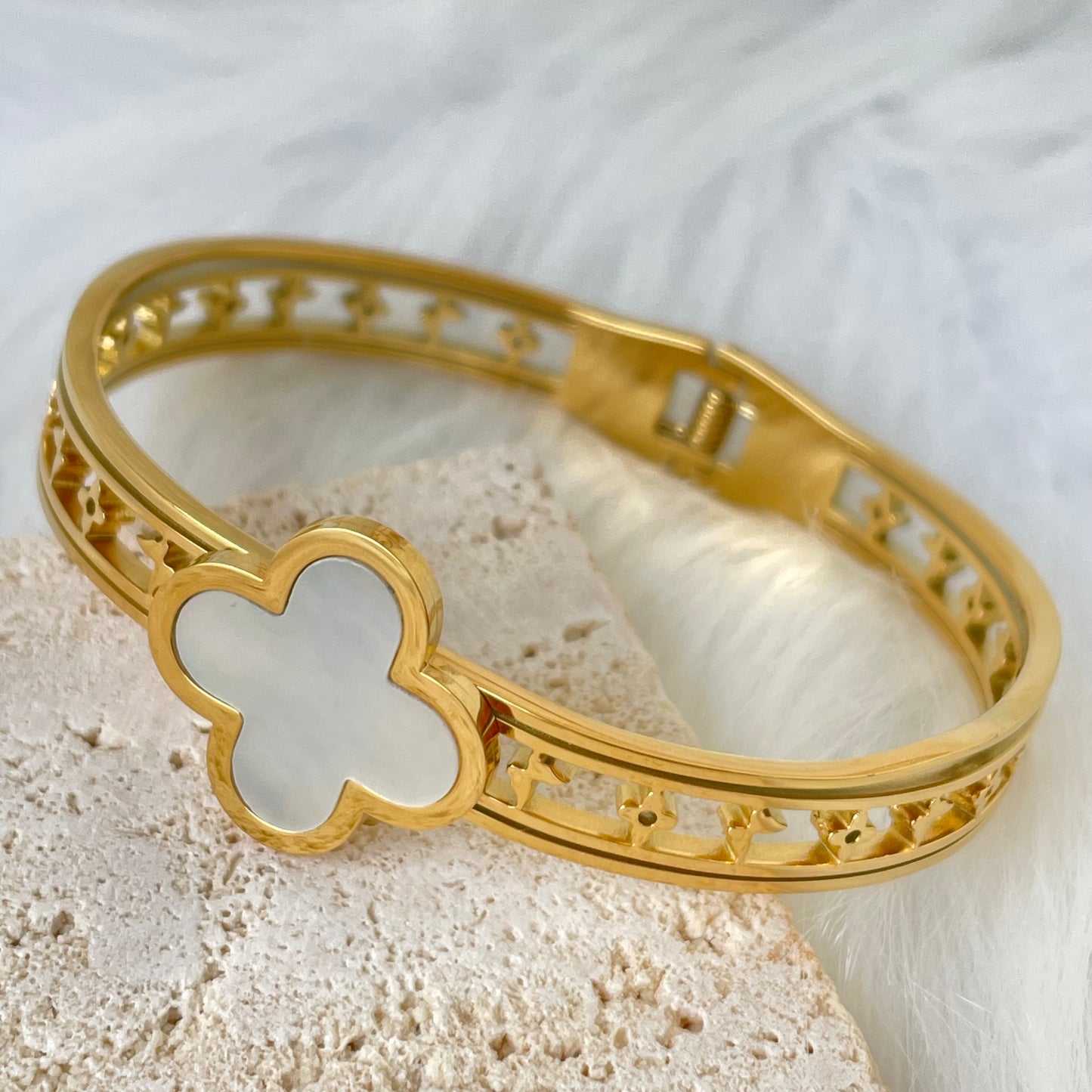 WHITE CALADIUM CLOVER BRACELET