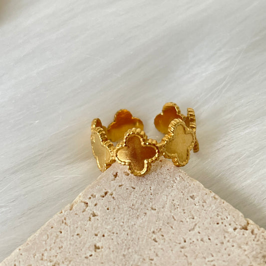 CLOVER RING