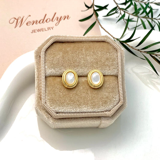 CIRCLE PEARL EARRINGS