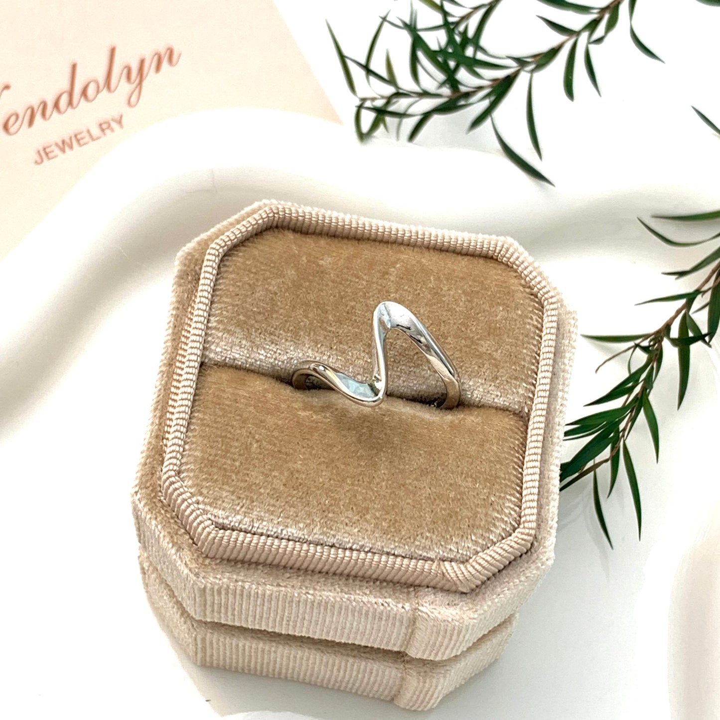 SLIVER DESIGN WAVE OPEN RING