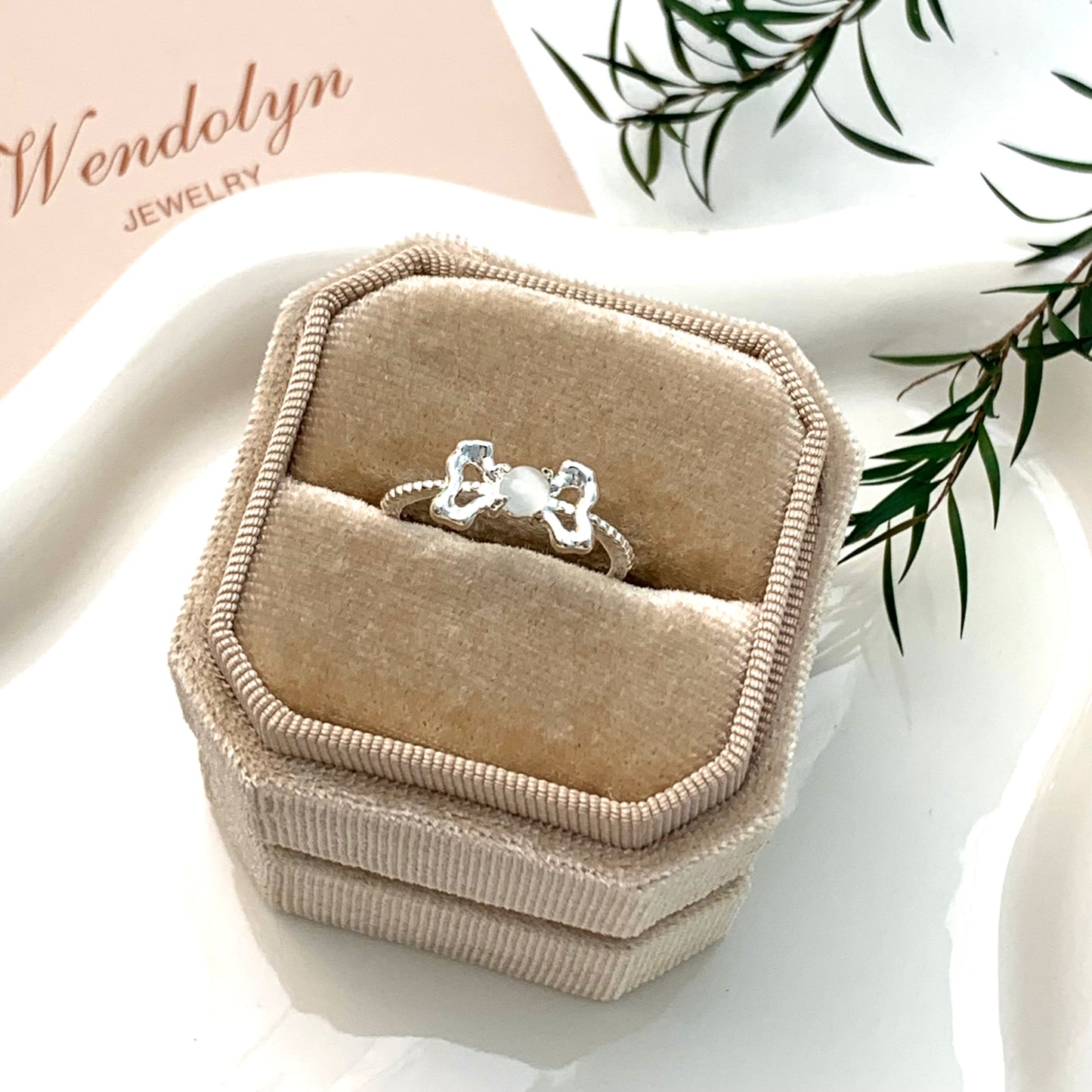 SLIVER SINGLE KNOT OPEN RING