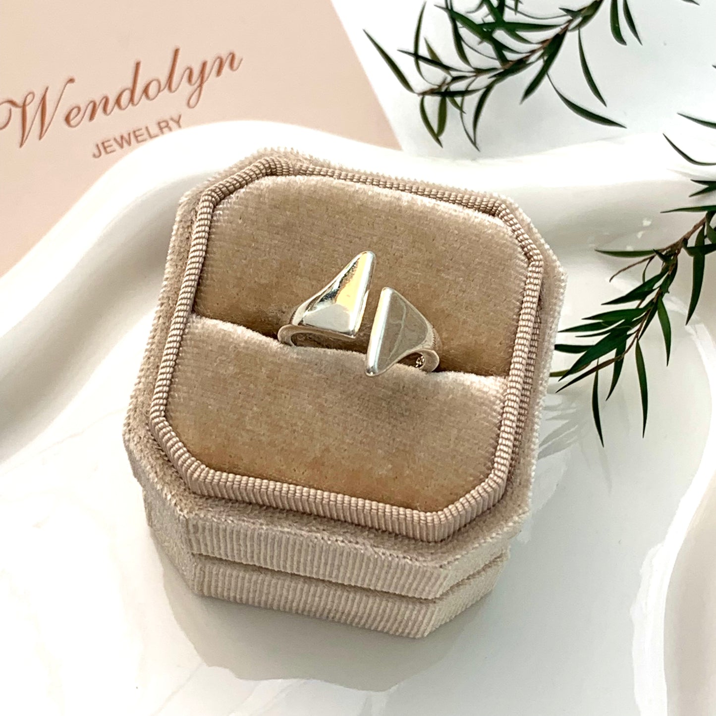 SLIVER DESIGN TRIANGLE OPEN RING