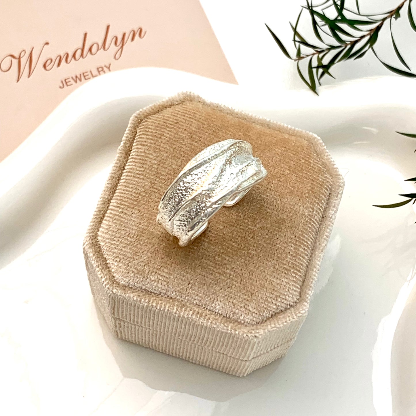 SLIVER DESIGN WIDE OPEN RING