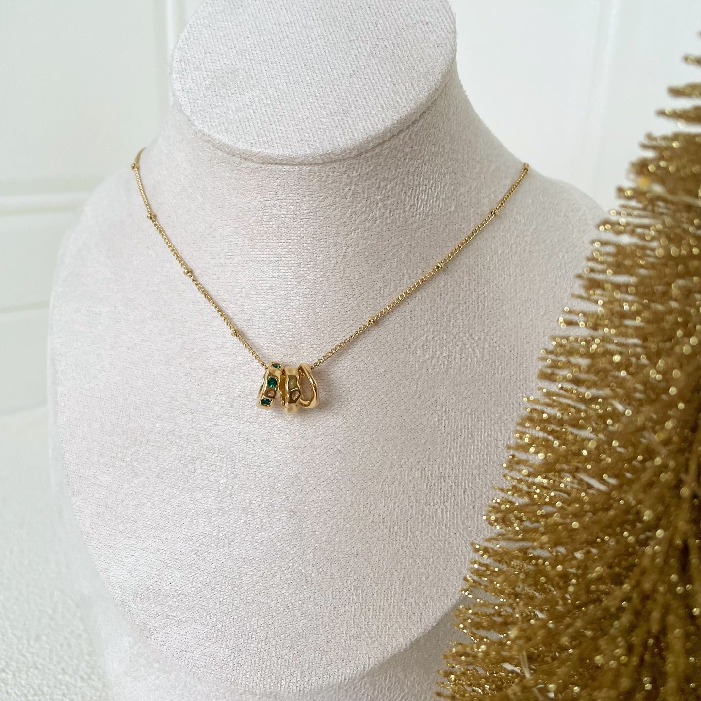 THREE RINGS NECKLACE