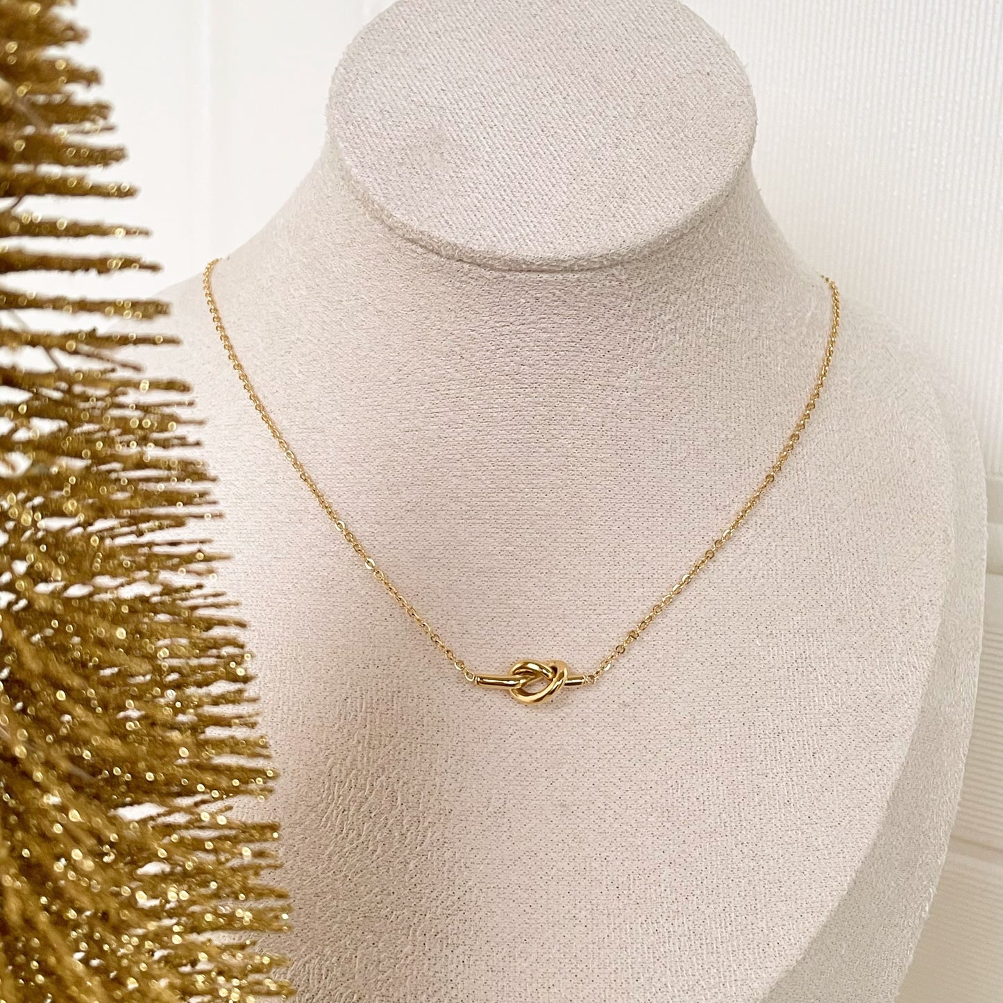 KNOTTED HEART NECKLACE