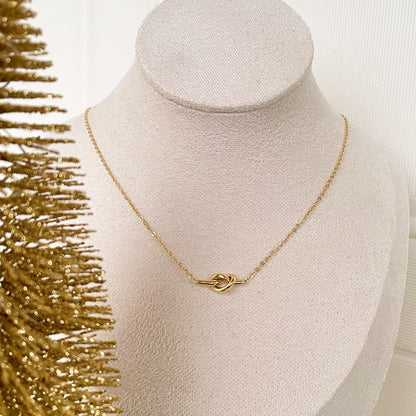 KNOTTED HEART NECKLACE