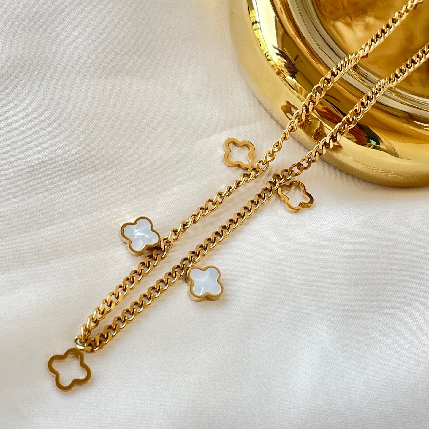 LEAF PENDANT NECKLACE