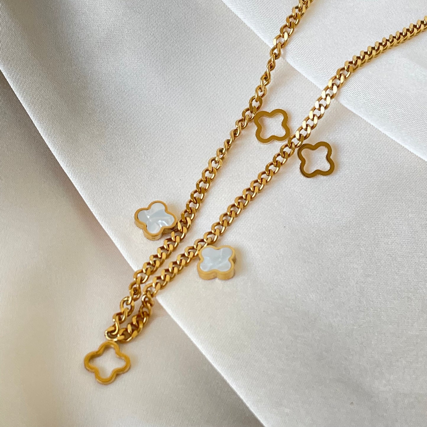 LEAF PENDANT NECKLACE