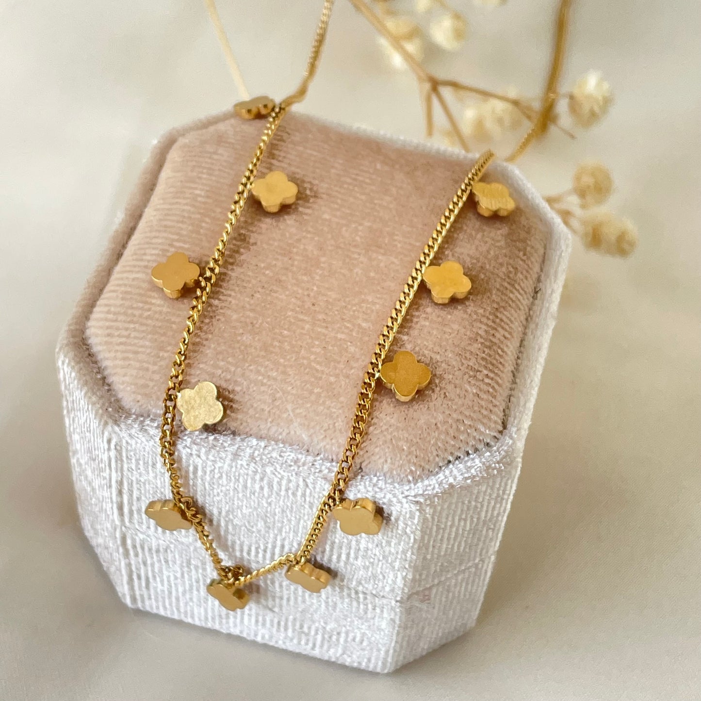 LEAF TESSEL NECKLACE