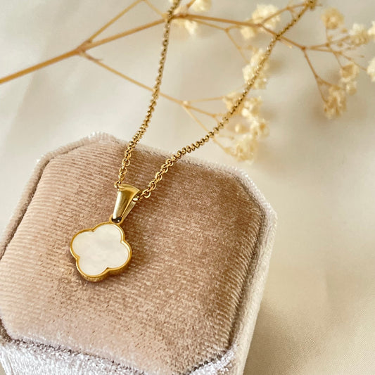 FOUR LEAF NECKLACE