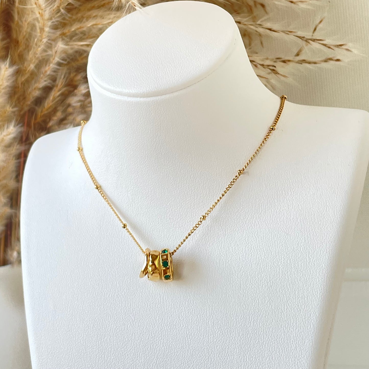 GREEN PRECIOUS STONE NECKLACE