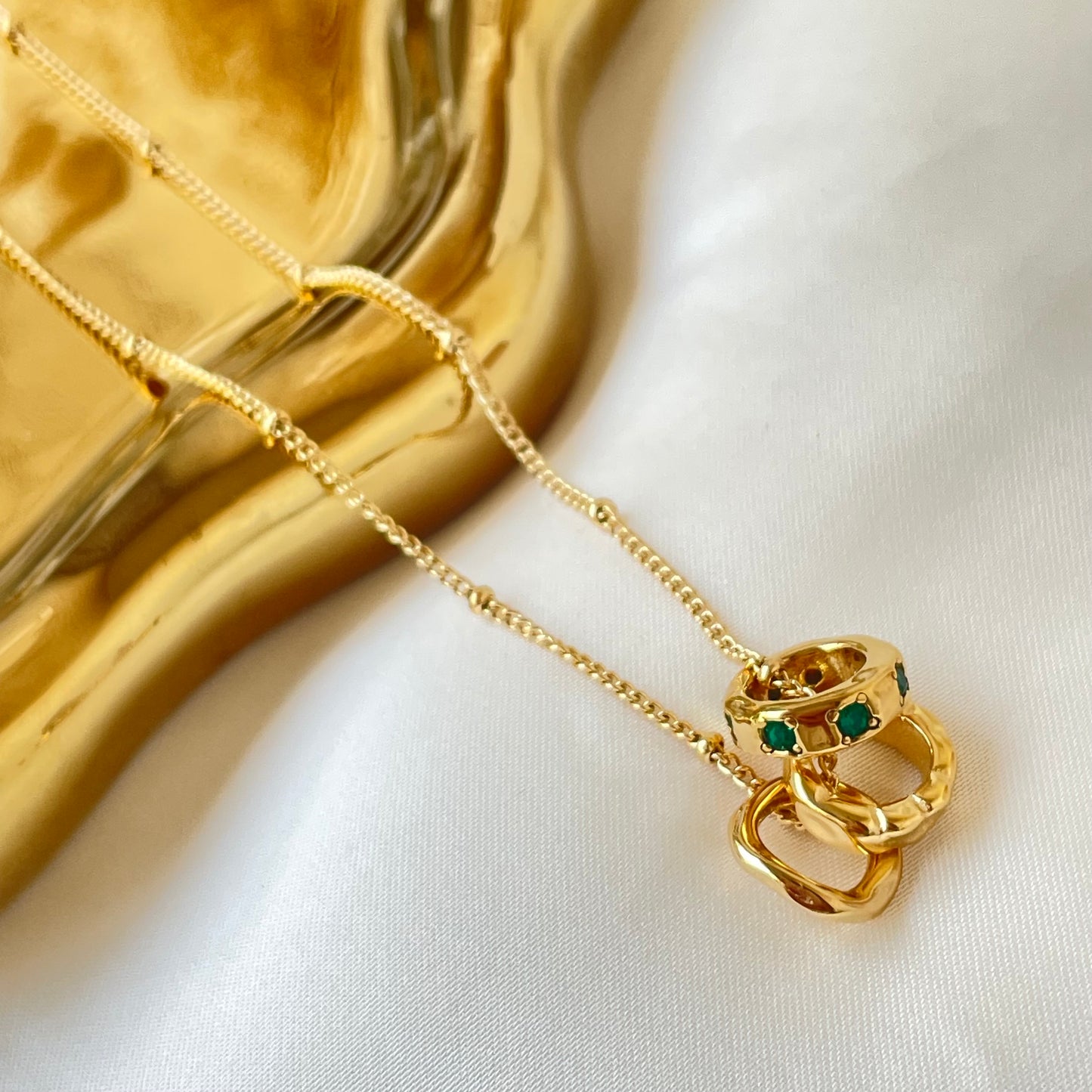 GREEN PRECIOUS STONE NECKLACE