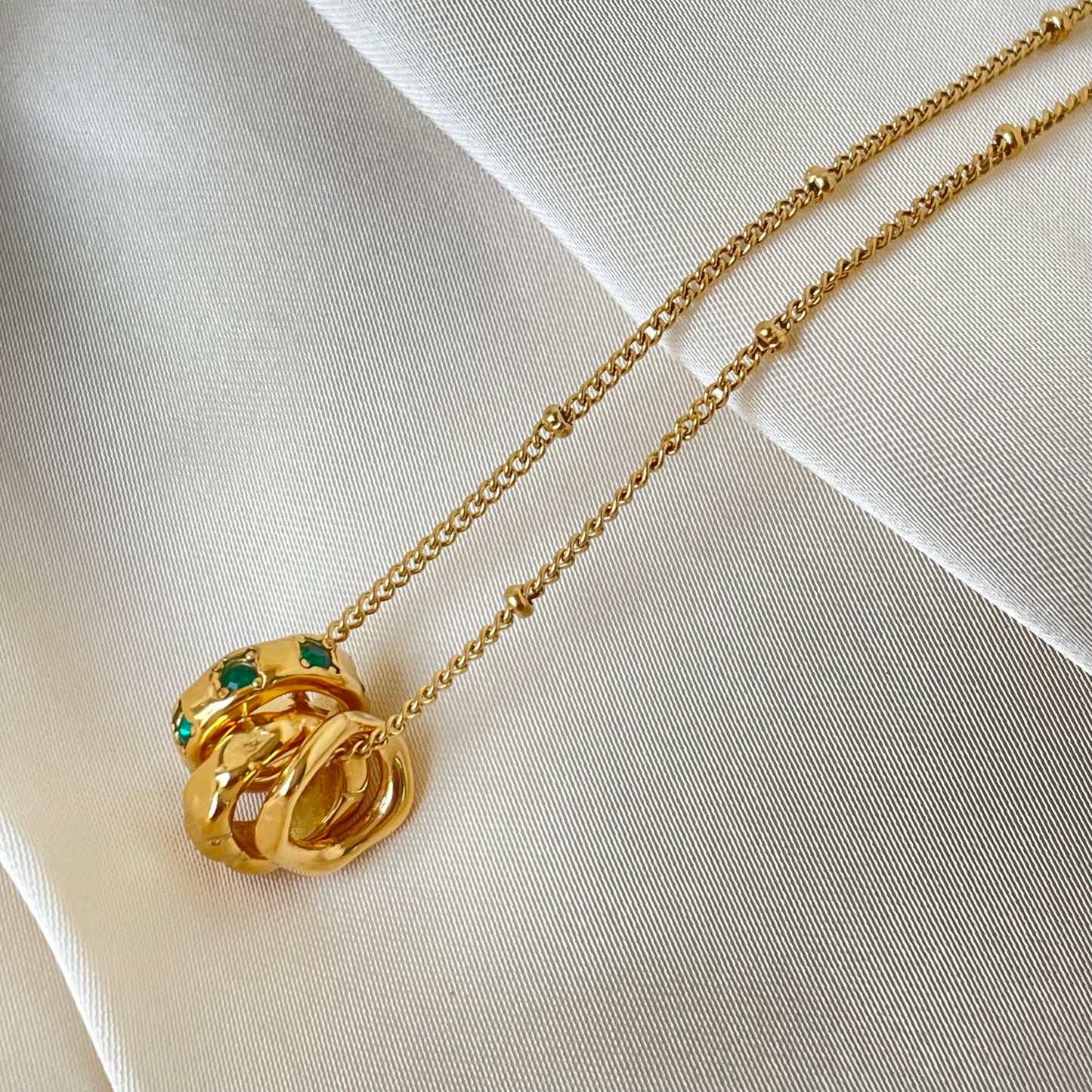 GREEN PRECIOUS STONE NECKLACE