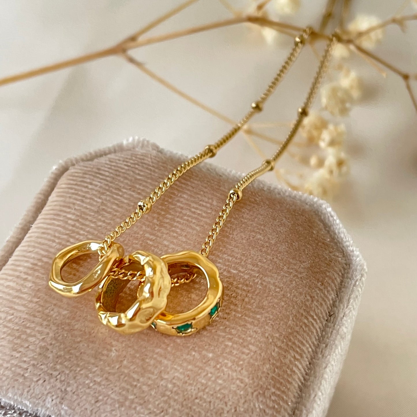 GREEN PRECIOUS STONE NECKLACE