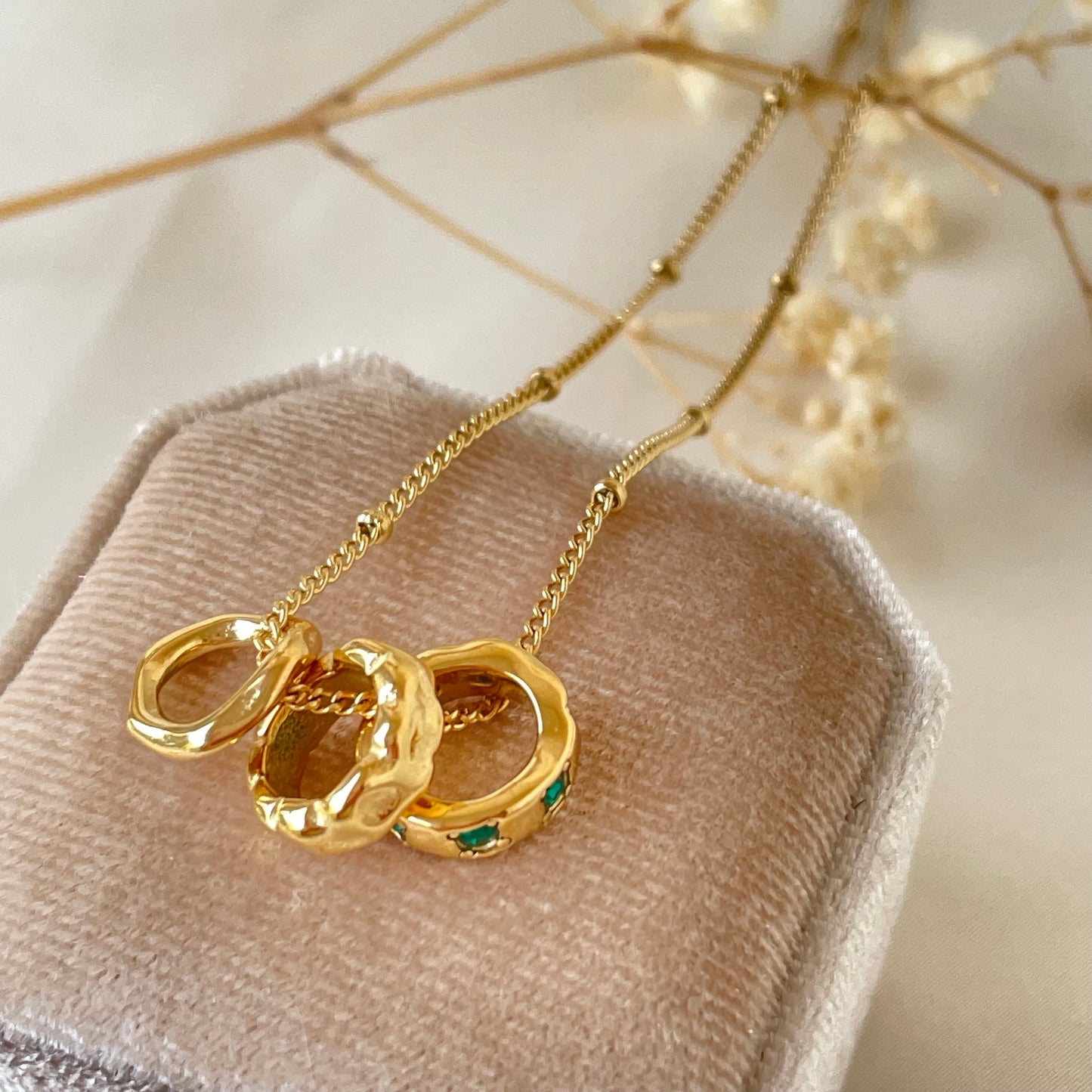 GREEN PRECIOUS STONE NECKLACE