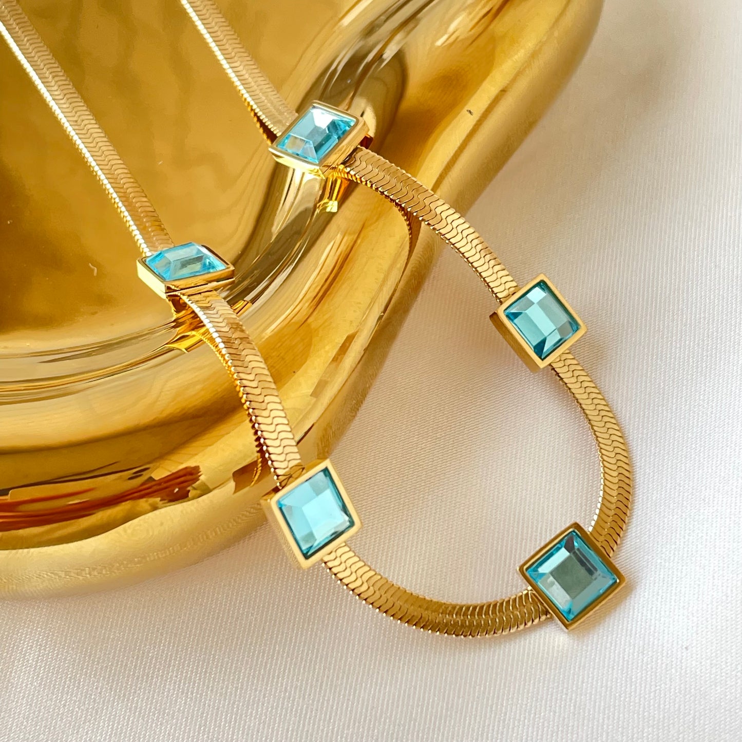 BLUE PRECIOUS STONE NECKLACE