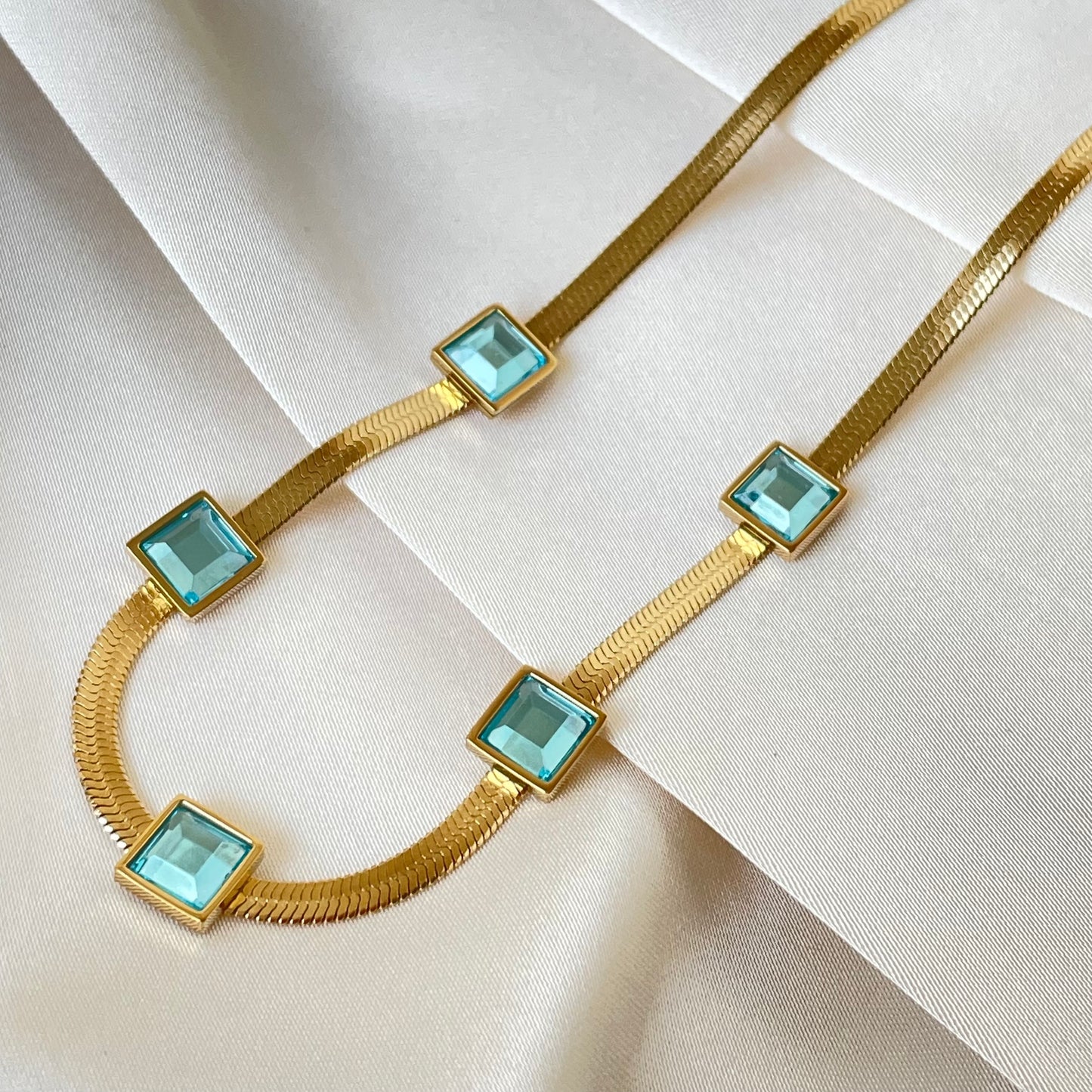 BLUE PRECIOUS STONE NECKLACE