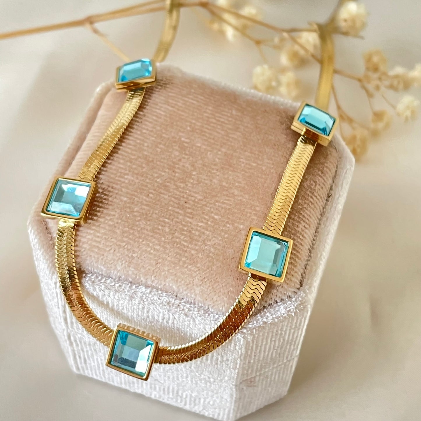 BLUE PRECIOUS STONE NECKLACE