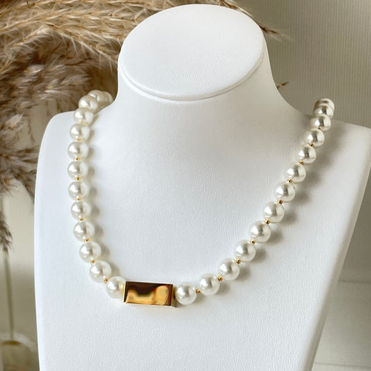 GOLDEN PEARL NECKLACE