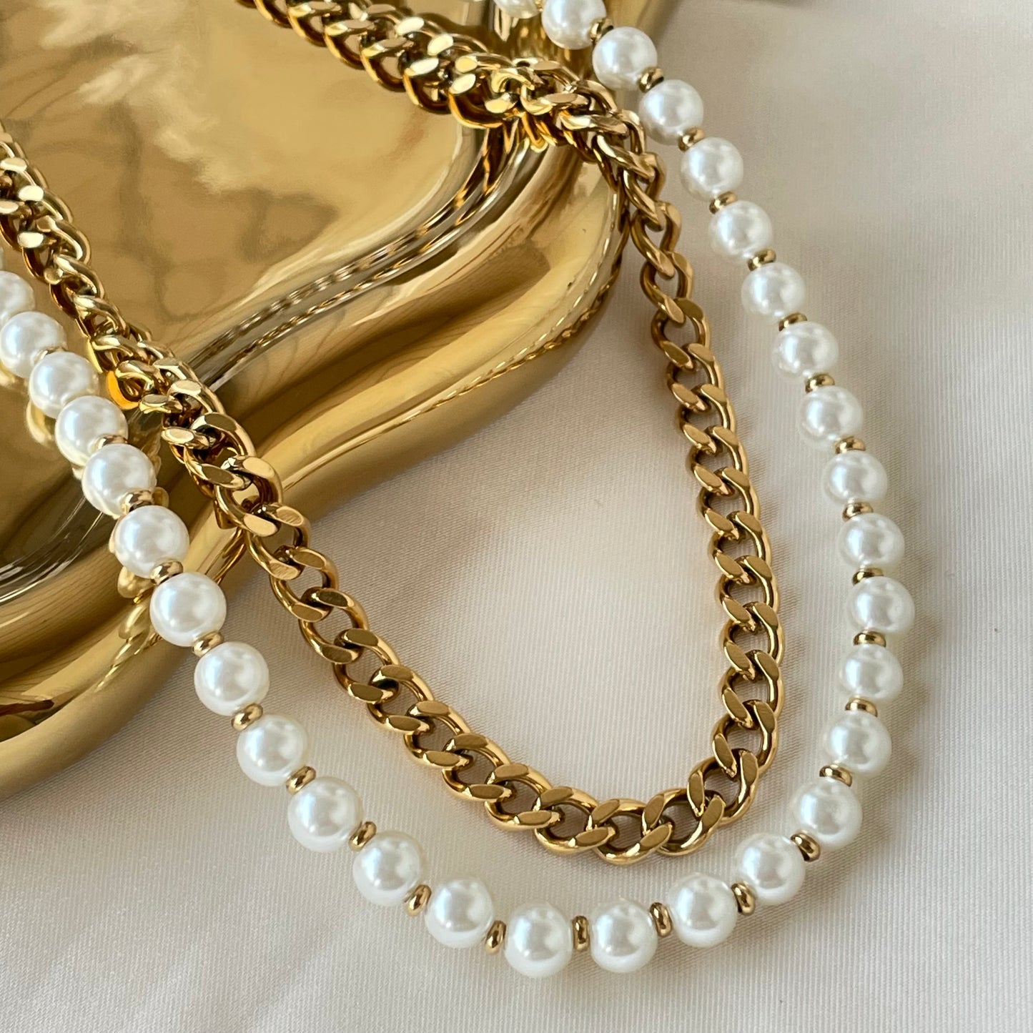 FRENCH TWIST FOLDED NECKLACE