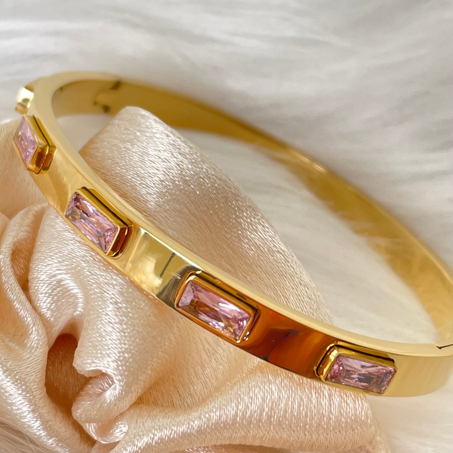 ROMANTIC VOYAGE BRACELET