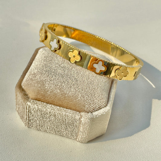 Suspended four-leaf clover bracelet