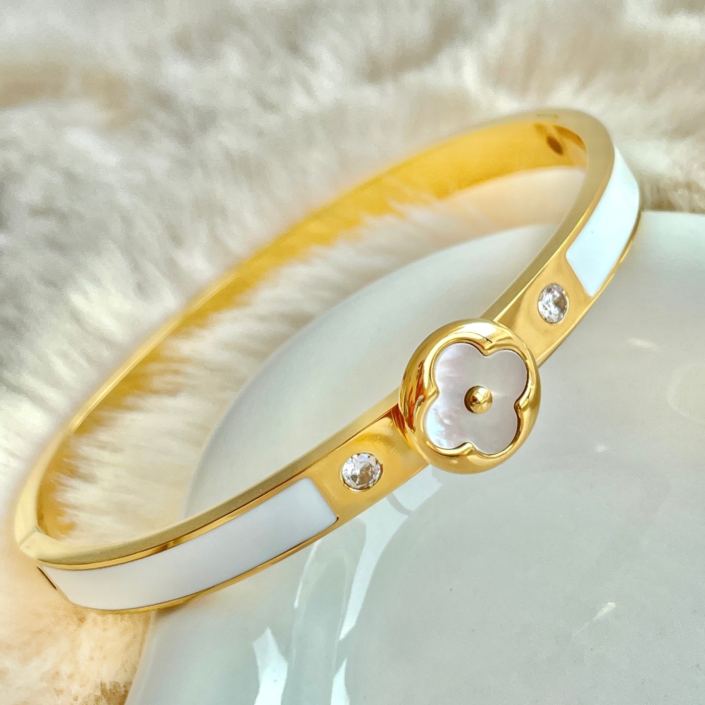 PEARL FOUR-LEAF CLOVER BRACELET