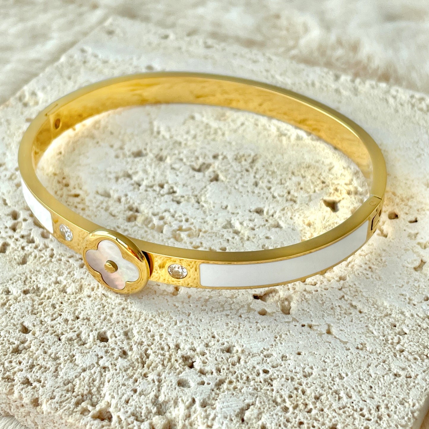 PEARL FOUR-LEAF CLOVER BRACELET