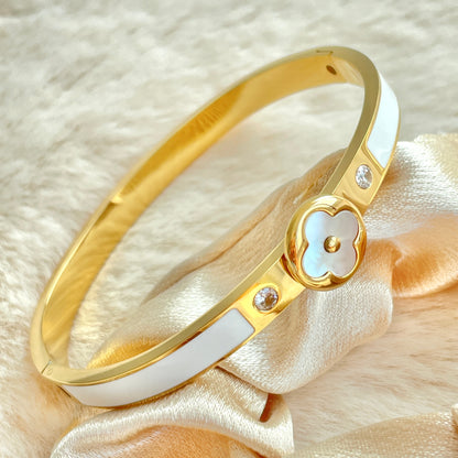 PEARL FOUR-LEAF CLOVER BRACELET