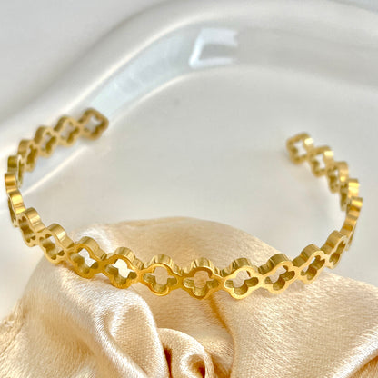 Golden Hollow Clover Bracelet