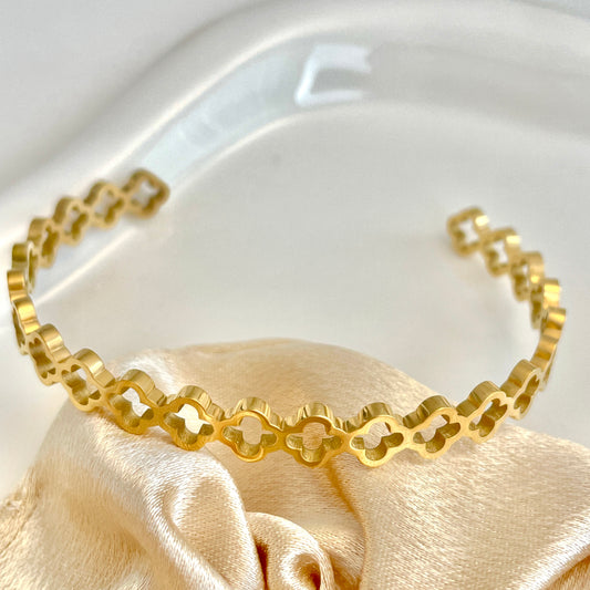 Golden Hollow Clover Bracelet