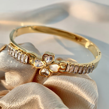 Gleaming Clover Elegance Bracelet