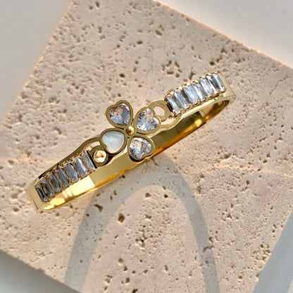 Gleaming Clover Elegance Bracelet