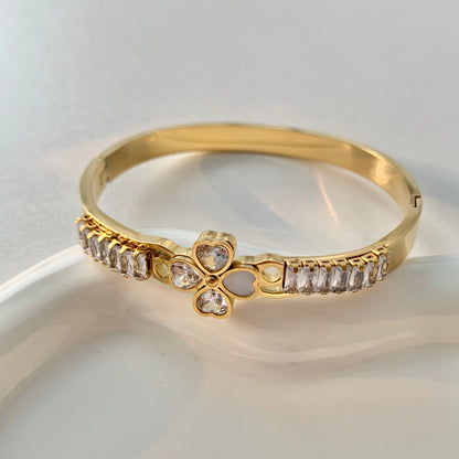 Gleaming Clover Elegance Bracelet